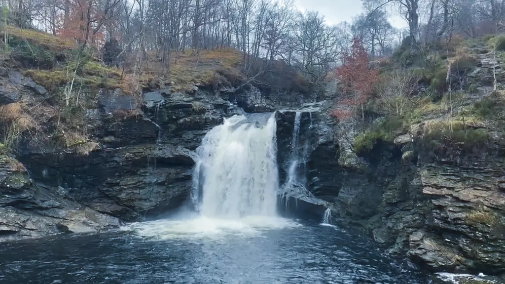 cascade ecosse en voiture