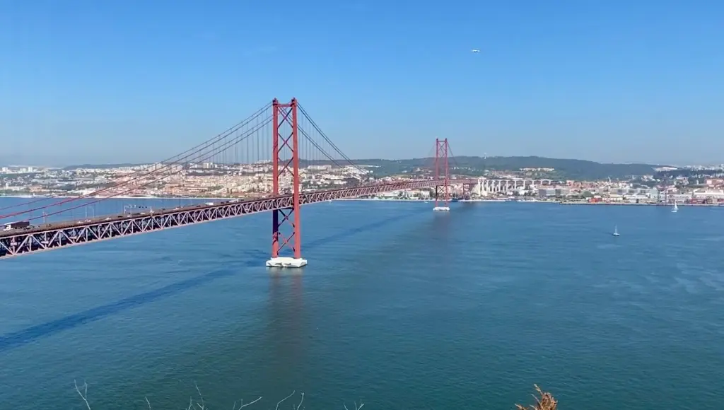 pont rouge lisbonne